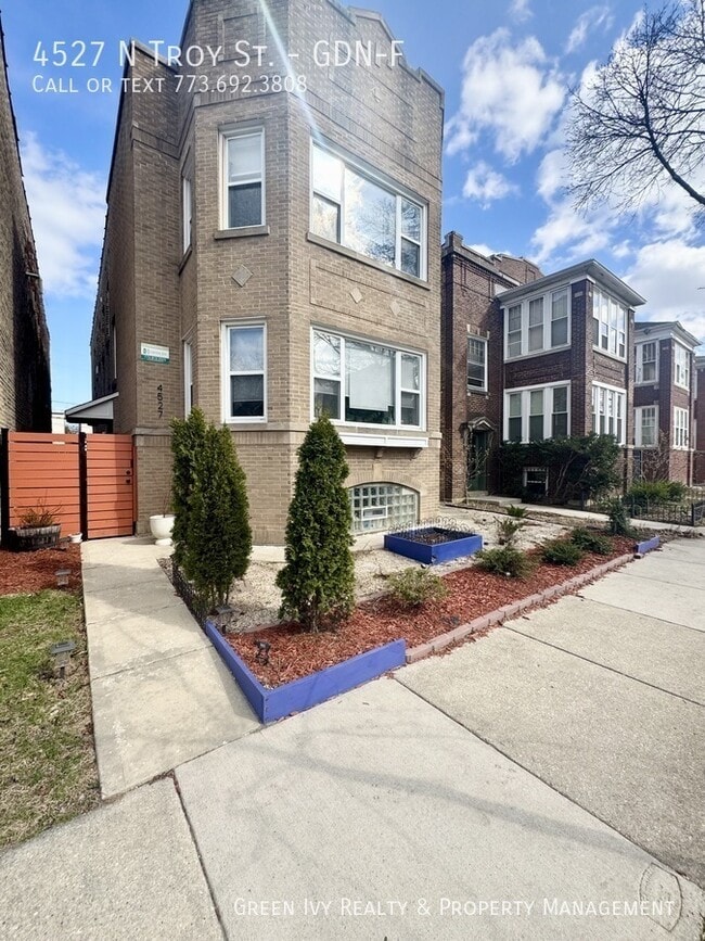 Building Photo - 4527 N Troy St