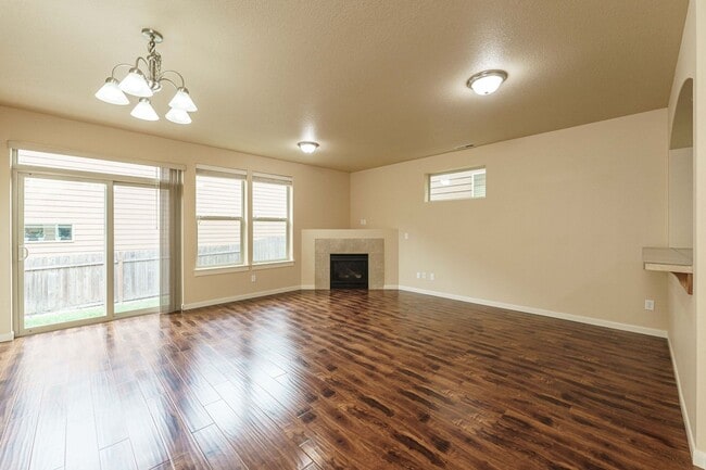 Building Photo - ASK ABOUT ONE MONTH FREE SPECIAL - Ask Us How! Convenient Location 3 Bedroom 2.5 Bathroom with Fe...