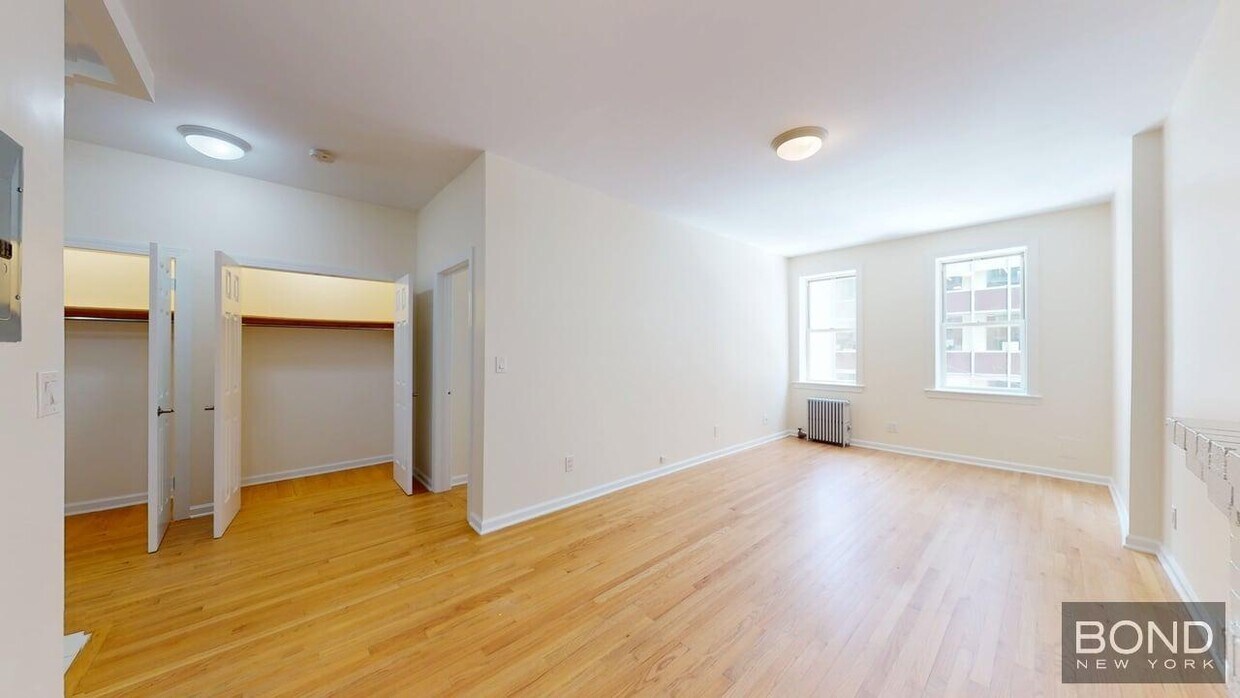 Foto principal - 52 W 56th St