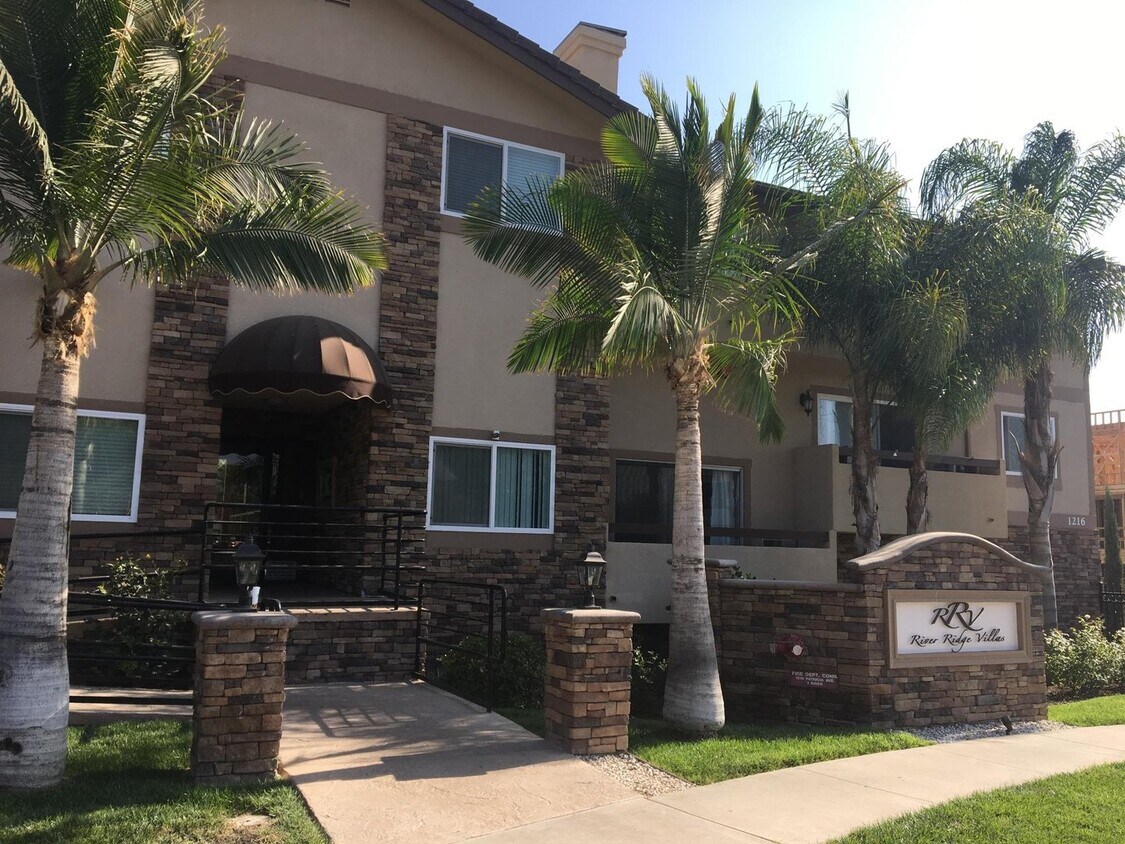 Foto principal - 1 bed, 1 bath River Ridge apartment on 2nd...