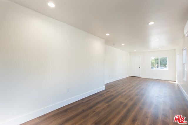 Foto del edificio - 628 Silver Lake Blvd