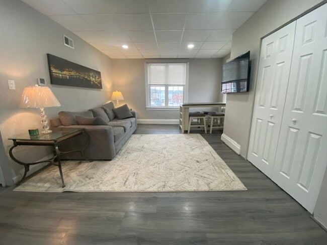 2 bed/1 bath Apartment in the heart of Downtown Irwin - 2 bed/1 bath Apartment in the heart of Downtown Irwin