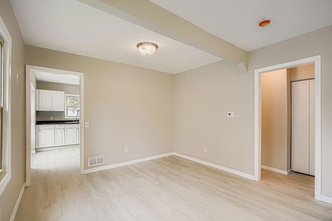 Foto del edificio - 4643 Emerson Ave N