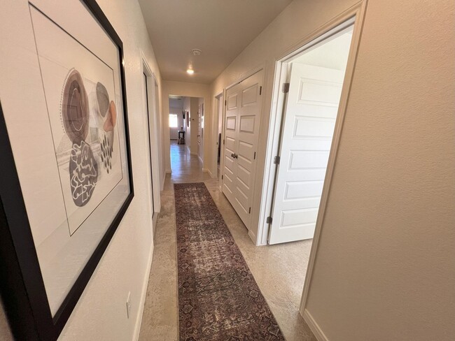 Building Photo - 909 Switchgrass Dr