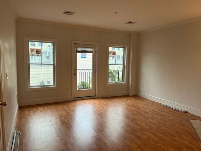 Building Photo - 426 Mt Hope St