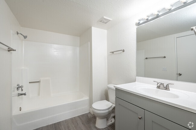 2 habitaciones, 2 baños - 948 pies cuadrados - Baño - Villas at Columbia