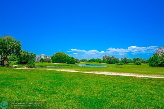 Foto del edificio - 2681 S Course Dr