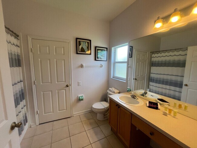 Foto del edificio - Now Leasing! Stunning 4BR Home in Gated Co...