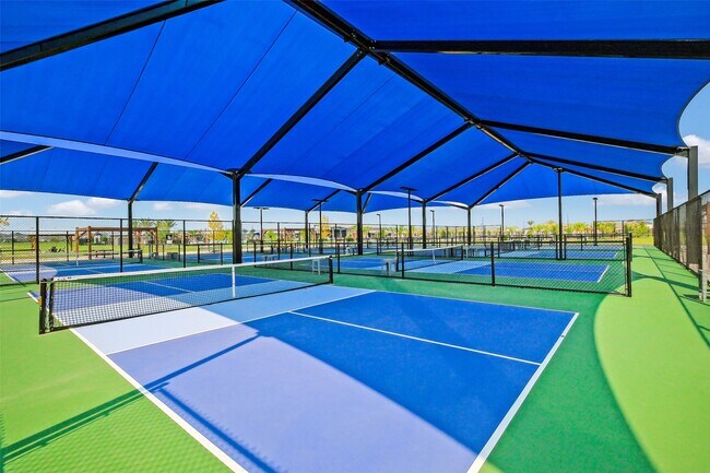 Foto del edificio - 2445 Whisper Frst Dr