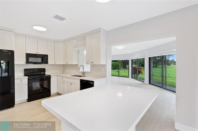 Building Photo - 6008 Linden Cir