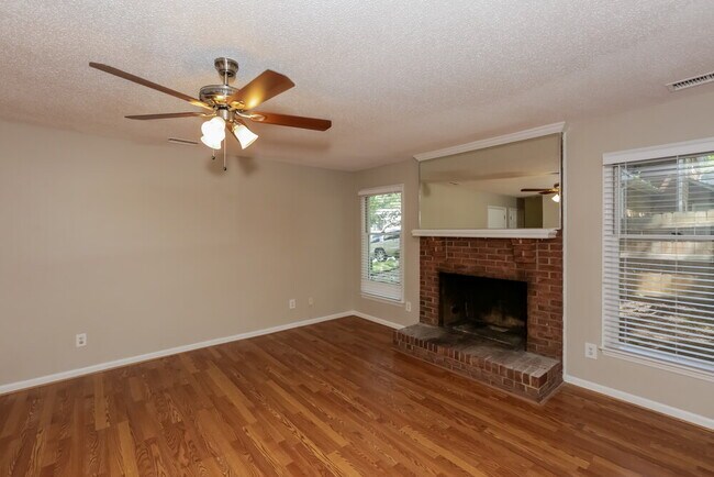 Building Photo - 2328 Torrington Ln