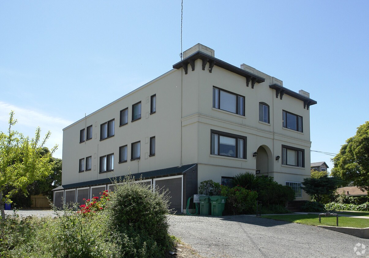 Foto principal - 635 Alhambra St