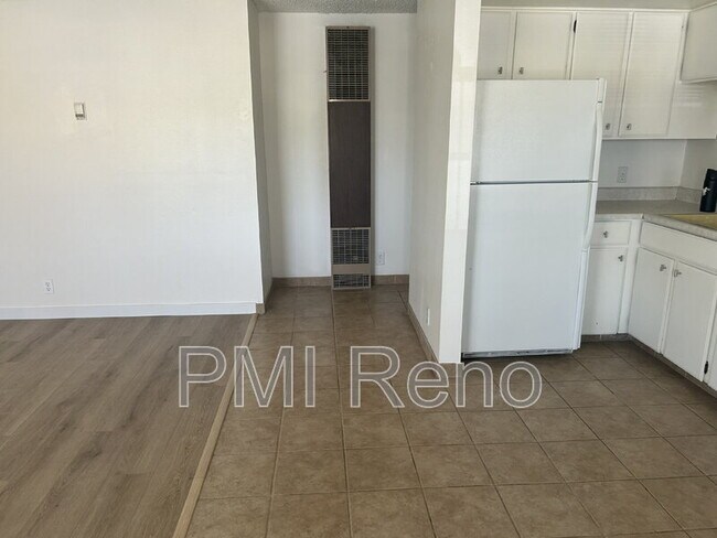 Foto del edificio - 374 La Rue Ave