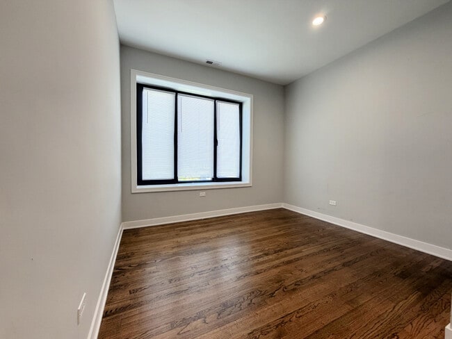 Building Photo - 5209 N Milwaukee Ave