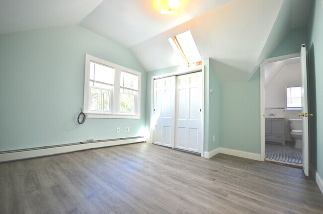 Building Photo - 300 Highland Ave