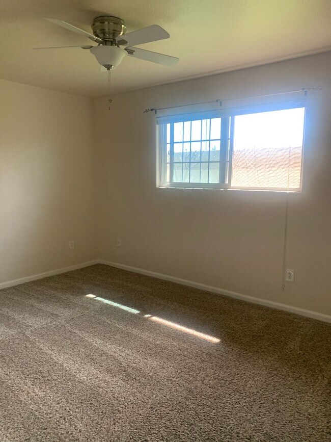 Foto del edificio - 3 BR 2 BA Available Now