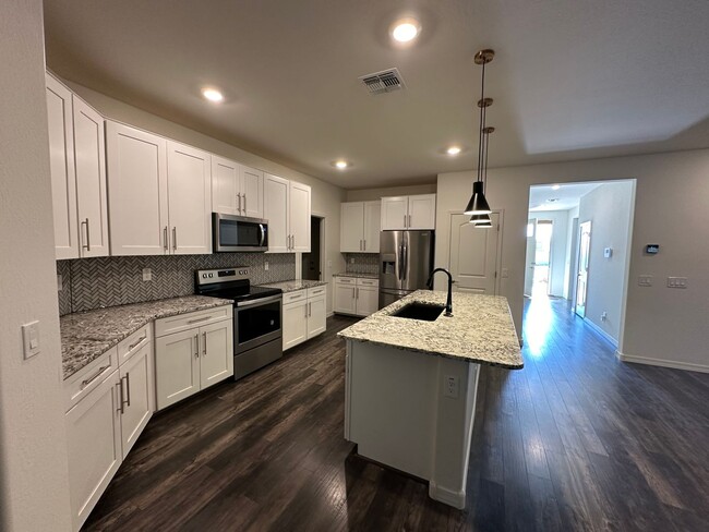 Building Photo - 3 BEDROOM HOME IN DESERT OASIS IN SURPRISE