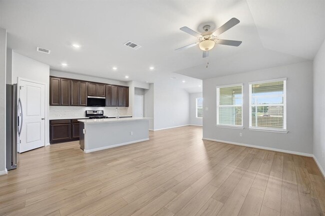 Building Photo - 809 Russet Rock Dr