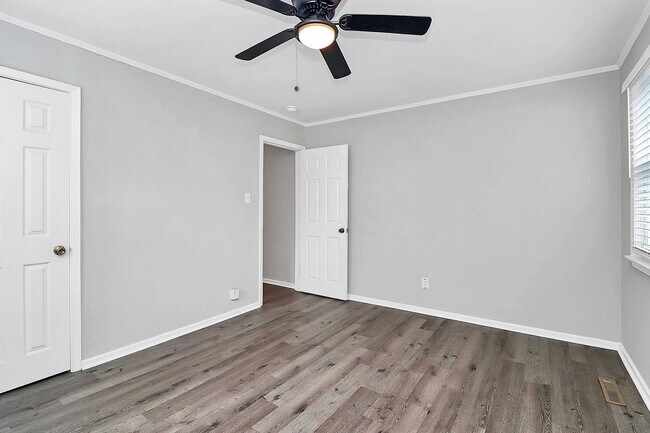 Photo - 1825/1827 Academy Apartment