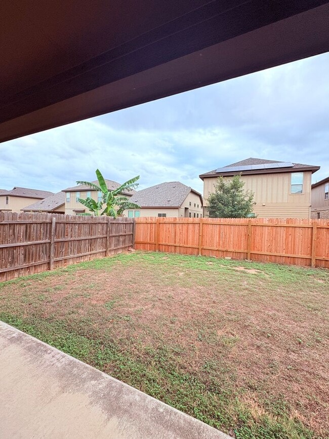 Building Photo - Large Home In Preston Village