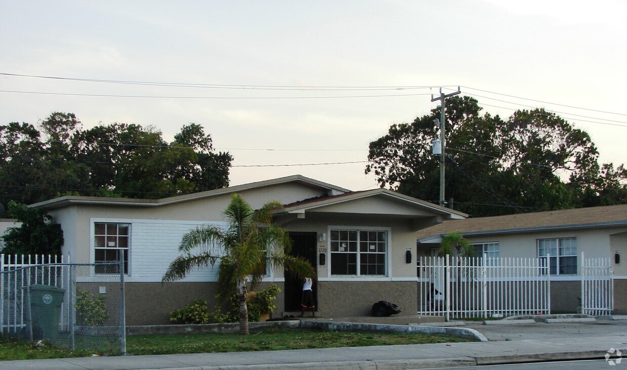 Foto del edificio - 1220 46th St