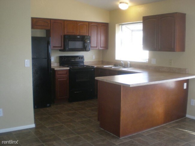 Building Photo - 10710 W Sells Dr