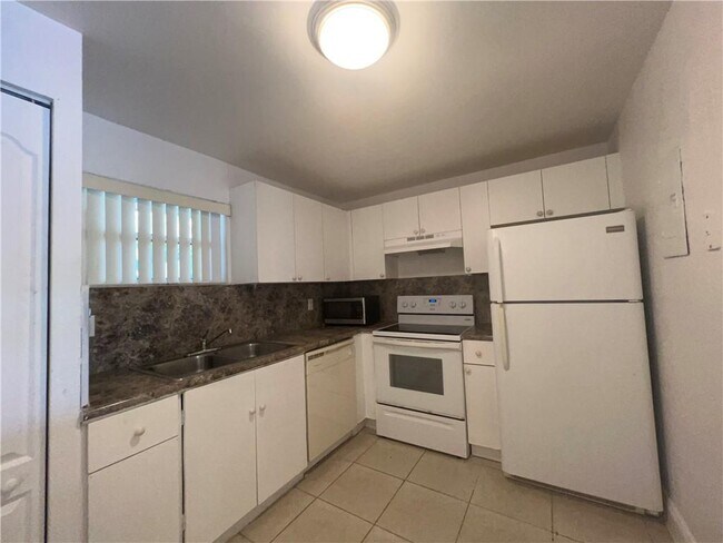Building Photo - 4215 N University Dr