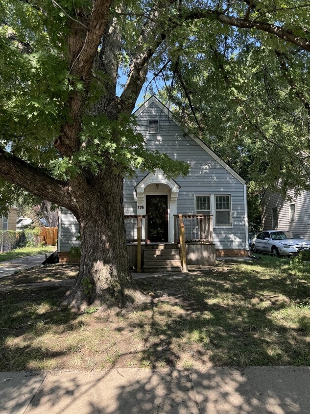 Primary Photo - Updated 3 bedroom, 1 bathroom house with w...
