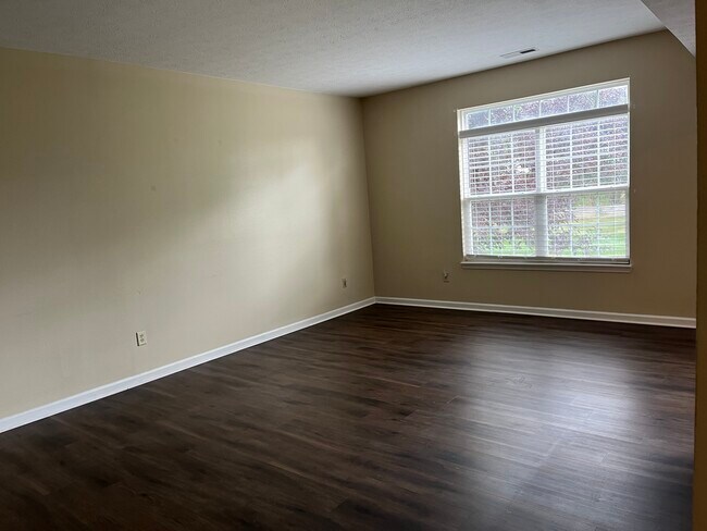 Foto del edificio - 7124 Forrester Ln