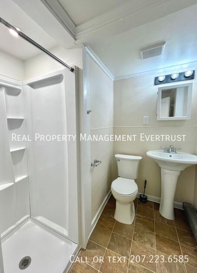 Building Photo - 100 Main St