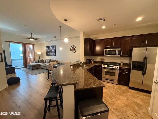Building Photo - 945 E Playa Del Norte Dr