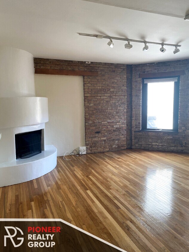 Primary Photo - 604 W Surf St