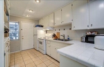 Building Photo - 11609 Chimney Rock Rd