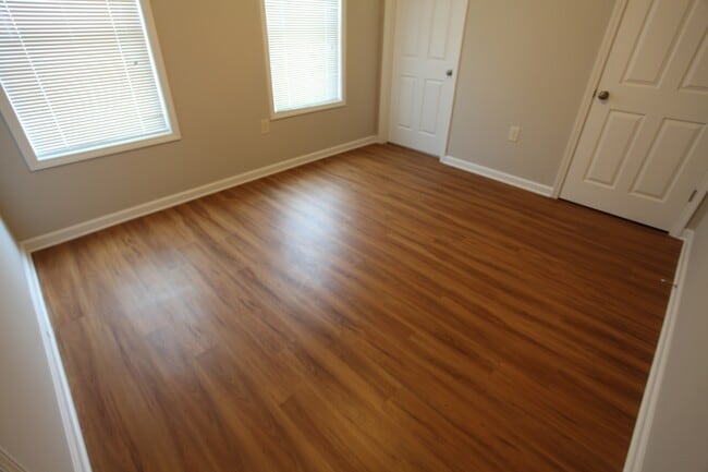 Building Photo - Lux Me North College Apartments Available Fall 2026!