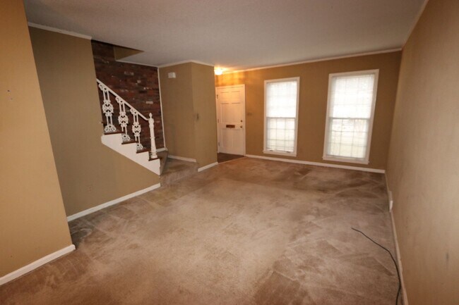 Building Photo - TOWNHOUSE OVERLOOKING AUDUBON PARK