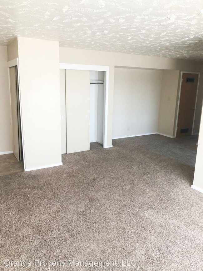 Building Photo - 303-321 W Highland Dr