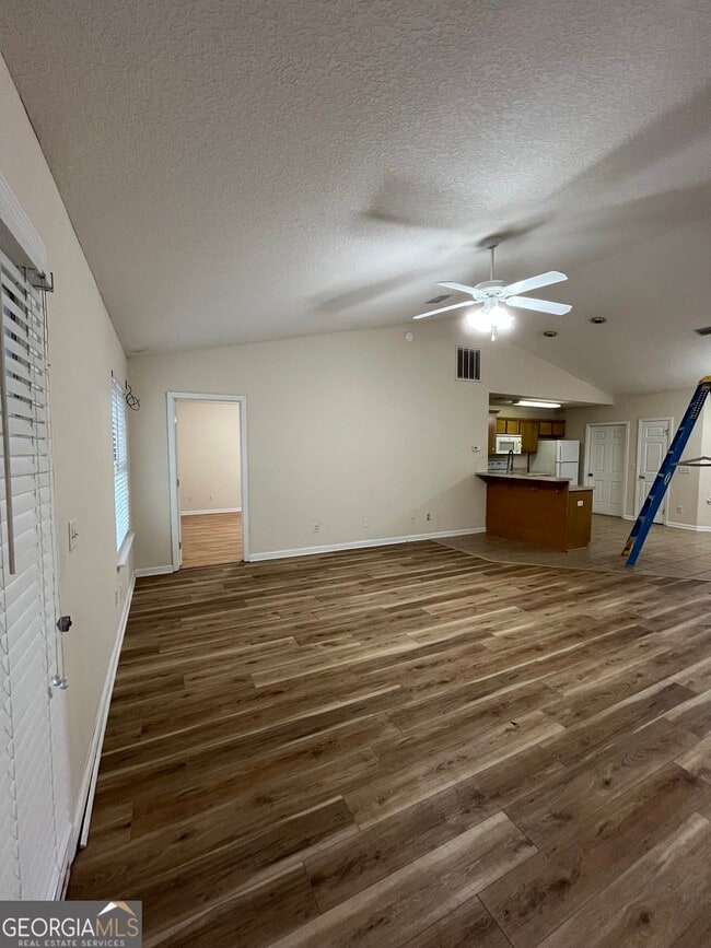 Building Photo - 209 Royal Palms Ave