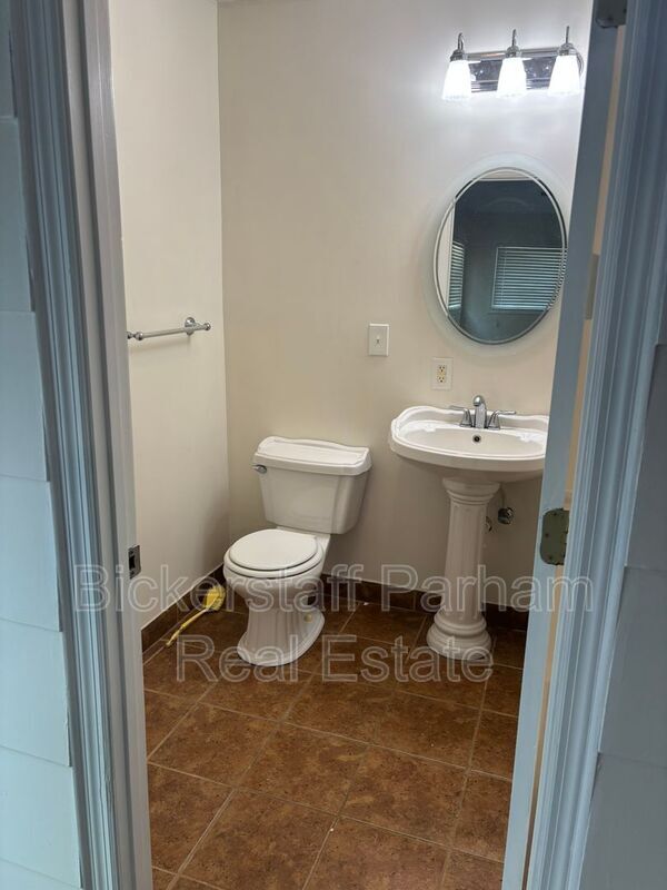 Foto del edificio - 6129 Charing Dr