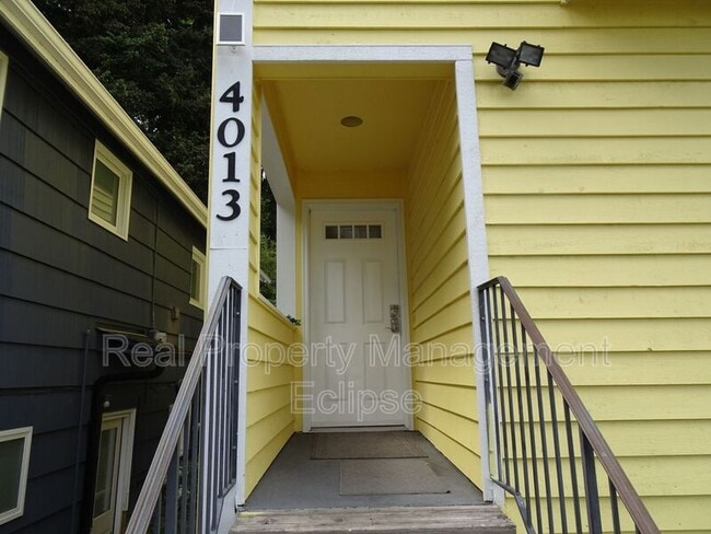 Building Photo - 4013 34th Ave S