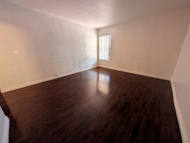 Foto del edificio - 4402 Mammoth Ave