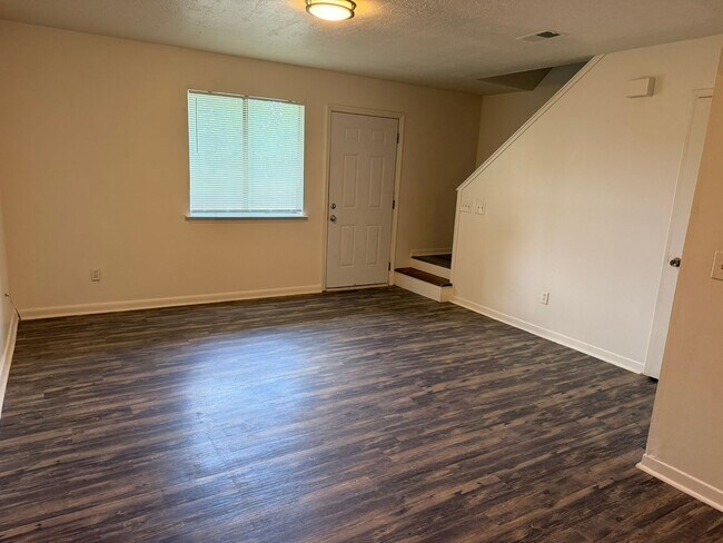 Building Photo - 5138 Lance St