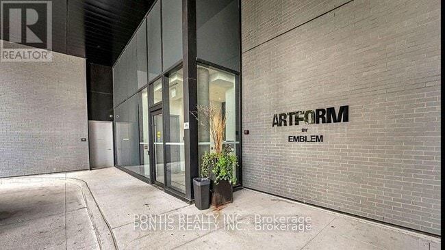 Photo du bâtiment - 86 Dundas St E