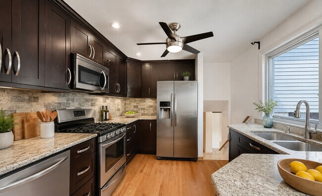 Foto del edificio - 9144 Sycamore Dr