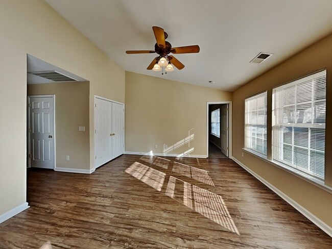 Foto del edificio - 2921 Deep Cove Dr NW