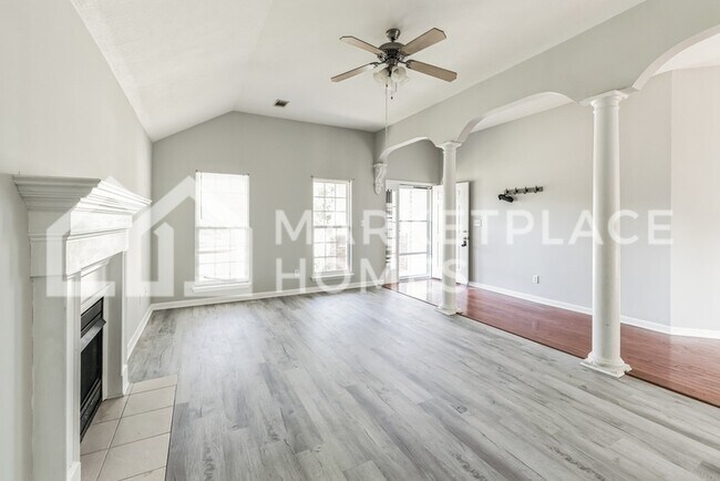 Building Photo - 2026 Summerton Cir