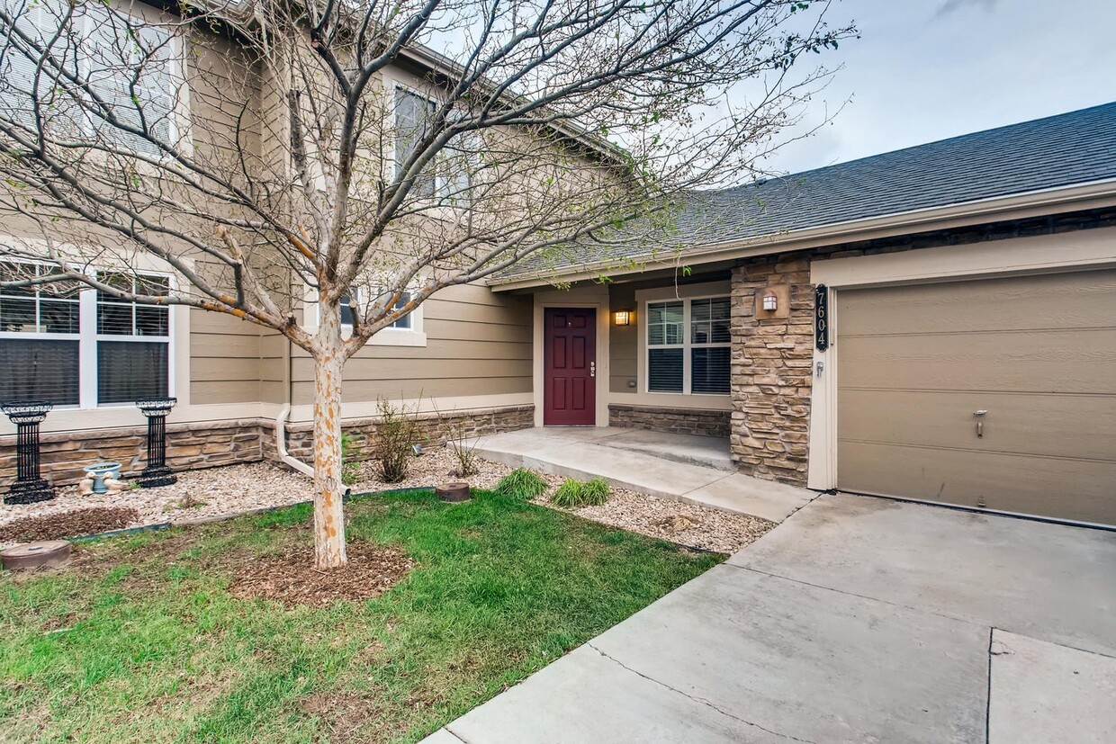 Primary Photo - Gorgeous 5 Bed/4 Bath Townhome with Fully ...