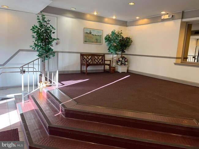 Foto del edificio - 4415 Briarwood Ct N