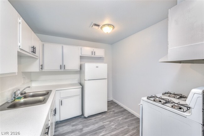 Building Photo - 6992 Kepler Dr