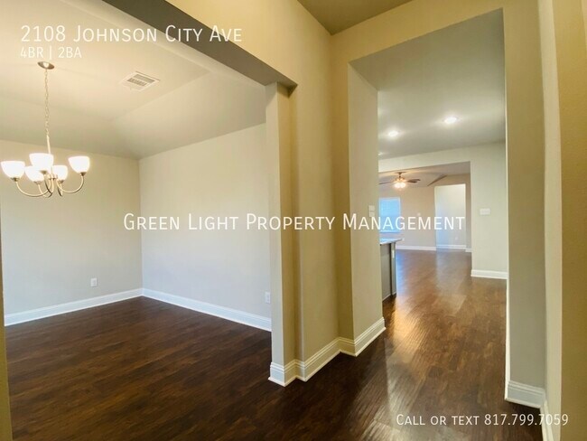 Foto del edificio - 2108 Johnson City Ave