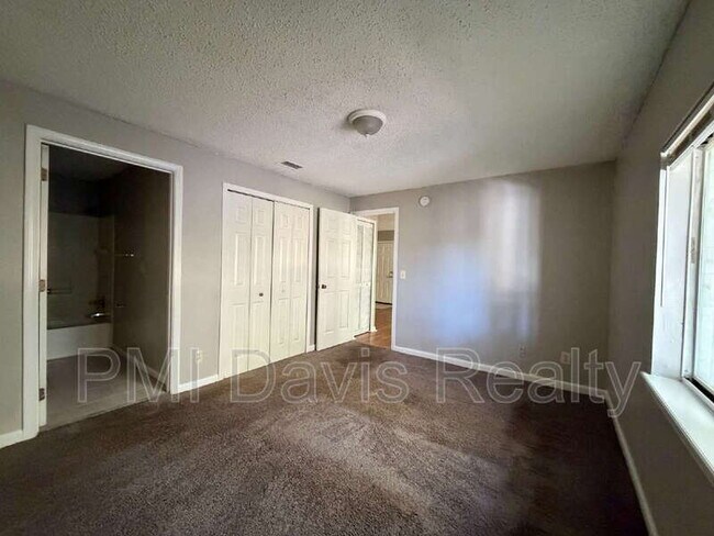 Building Photo - 1845 Lindberg Dr